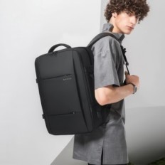 Zaino viaggiante che sbatte su un laptop 17.3 "con porto di ricarica, nero