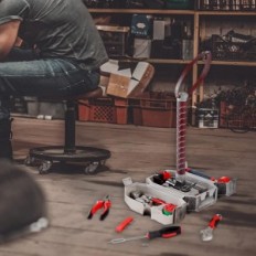 Matkalaukku todellisesta metallista, 29 elementistä