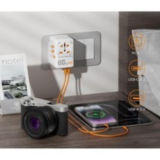 Kelionių adapteris Tessan 65 W nuo USB C, 2 USB C / USB A, JAV / UK / EU / AU, Naudota