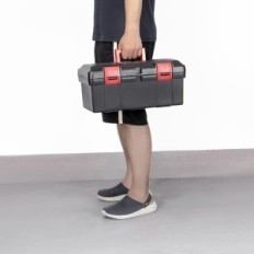 CXWXC CX-758 32 CLASSE CESSEART Accepter Access Access Access Compte. Dans un cate avec des pantalons Weats Weats et des accesse