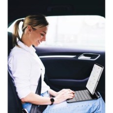 Το πληκτρολόγιο αυτιού για το iPad Air 11 2024 (M2), μαύρο, που χρησιμοποιείται