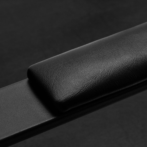 Sillón de peluquería Gabbiano Modena Negro — detalle del reposabrazos