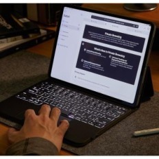 ESR 6B019 toetsenblok voor iPad Pro 11 '' 2024 Qwertz, zwart, tentoonstelling