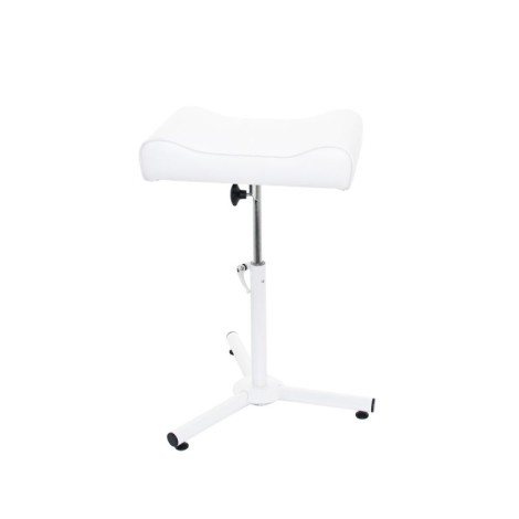 Wide footrest for pedicure