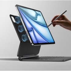 Black ESR 6B012A Taske til iPad Air 11 "(M2, 2024) med et tastatur, der anvendes