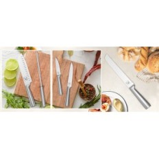 Um conjunto de 15 partes de facas, aço inoxidável japonês, bloco com apontador