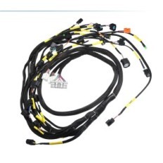 Um monte de fios do motor em um absopero para honda e acura